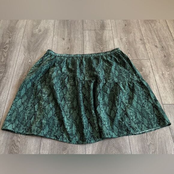Ava and Viv Green Snake Print Skirt NWOT - Picture 2 of 4